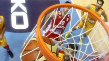 Marc Gasol anota una canasta ante Croacia.