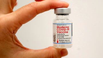 FILE PHOTO: A healthcare worker holds a vial of the Moderna COVID-19 Vaccine at a pop-up vaccination site operated by SOMOS Community Care during the coronavirus disease (COVID-19) pandemic in Manhattan in New York City, New York, U.S., January 29, 2021. REUTERS/Mike Segar/File Photo