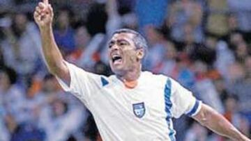 <b>40 AÑOS Y TAN FRESCO. </b>Romario ha cumplido ya 40 años, pero sigue jugando y goleando.