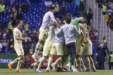 Parecía que en el Estadio Cuauhtémoc, Puebla y América se repartirían las unidades con un buen empate a dos goles. Pero llegó un héroe para las 'águilas' que nadie esperaba; Bruno Valdez. Tras perder su titularidad en el once de Miguel Herrera, el paraguayo entró de cambio en los últimos minutos y le dio los 3 puntos al América en la agonía del juego. América firme escolta del Cruz Azul.