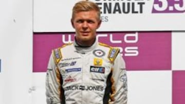 Magnussen cierra su mejor año con un doblete en Montmeló