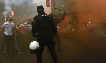 Los seguidores del Sporting de Gijón protagonizaron graves incidentes, con la policía, a la llegada del autobús del Sporting, en las inmediaciones del Molinón. 
