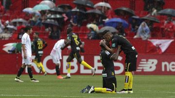 Para proteger a sus titulares, Emery sacó este once ante el Granada: Beto; Diogo, Pareja, Kolo, Escudero; Curro, Cristóforo, Iborra, Konoplyanka; Juan Muñoz y Fernando Llorente.