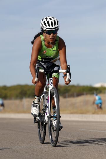 Cerca de un centenar de deportistas acudieron a su cita anual con el asfalto de Navalcarnero, participando en la segunda edición de su duatlón de carretera. 