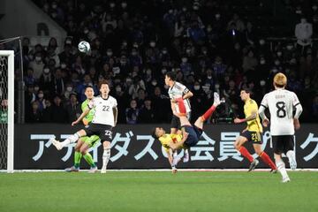 Jhon Jáder Durán y un golazo de chilena de Rafael Santos Borré le dieron la vuelta al marcador tras el primer tanto de Mitoma. Lorenzo mantiene su invicto con la Selección Colombia.