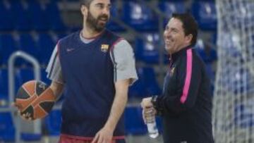 Juan Carlos Navarro junto a Xavi Pascual.