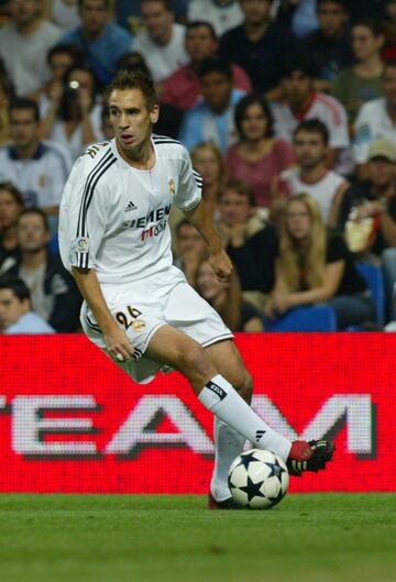 Vistió la camiseta del Real Madrid desde 2003 hasta 2005. 