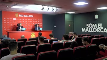 Pablo Ortells (director deportivo) y Alfonso Díaz (CEO de negocio) del Real Mallorca en rueda de prensa.