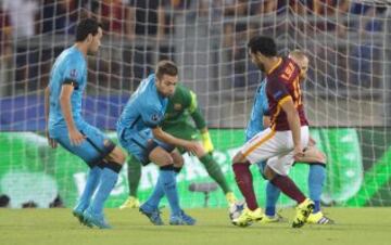 Jordi Alba y Mohamed Salah.