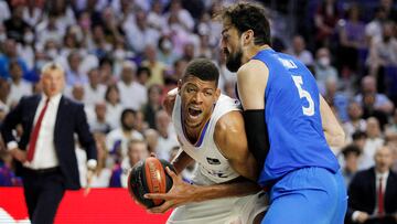 Tavares, sorprendido por el cese de Laso