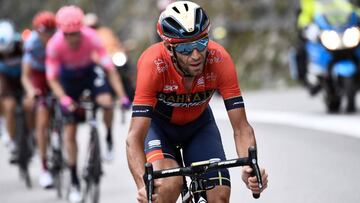 Vincenzo Nibali rueda durante una etapa del Tour de Francia 2019.