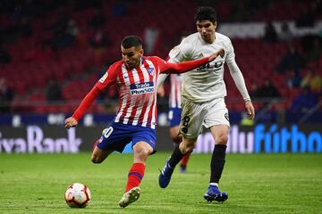 ¡¡QUÉ GOLAZO DE CORREA!! ¡Espectacular disparo con efecto del argentino desde la frontal que se ha colado ajustadísimo al palo! Neto se quedó mirando el balón...