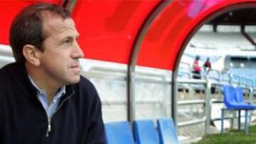 <B>EN EL AIRE. </B>El futuro de Víctor en el banquillo de la Romareda no está claro.