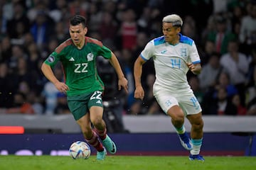 Hirving Lozano in a match with the Mexican National Team.