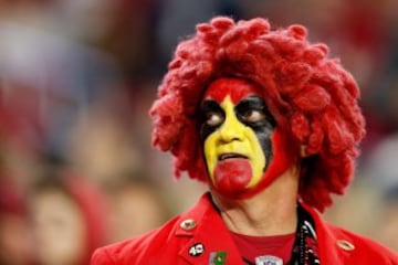 Un fan de los Cardinals con cara de aut¨¦ntico terror. Imagino que estar¨ªa pensando ya en los tipos de las dos anteriores fotos. No te preocupes, fan de pelo fosco, vosotros tambi¨¦n sois muy buenos.