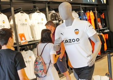 Equipación temporada 2022/2023
Valencia CF