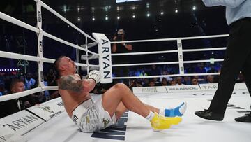 Boxing - WBA, IBF & WBO Heavyweight Titles - Oleksandr Usyk v Daniel Dubois - Tarczynski Arena, Wroclaw, Poland - August 26, 2023  Oleksandr Usyk after received a low blow from Daniel Dubois REUTERS/Kacper Pempel