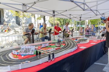 AS celebró la última etapa de La Vuelta 2024 con varias actividades en la ‘fan zone’. El público pudo montarse en un looping o participar en una competición de bicicletas estáticas y  poner a prueba sus conocimientos sobre La Vuelta con un juego de preguntas.