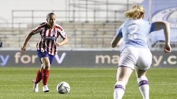 Charlyn, jugadora del Atleti, ante el City. 