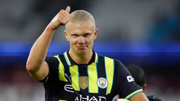 Erling Haaland, jugador del Manchester City, celebra su hat-trick anotado ante el West Ham.
