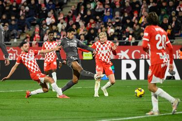0-1. Brahim Díaz se interna en el área gironí, centra, Miguel Gutiérrez despeja mal dejando el balón muerto, el jugador inglés atento, dispara con la derecha para superar a Paulo Gazzaniga.