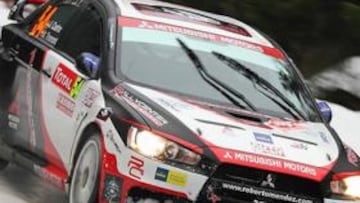 <b>DIFÍCIL ESCENARIO. </b>Castro y su Mitsubishi, en Montecarlo.