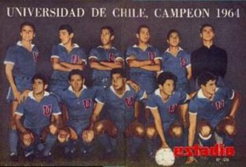 El plantel campeón de 1964. Leonel Sánchez está en la fila inferior, segundo puesto de derecha a izquierda.