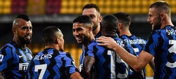 Achraf, junto a sus compañeros del Inter.