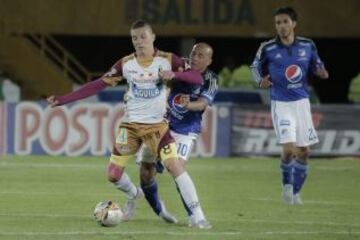 Otálvaro volvió como titular y marcó un golazo que acerca al equipo embajador a los ocho