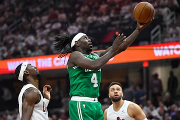  Boston Celtics guard Jrue Holiday (4) drives to the basket between Cleveland Cavaliers guard Caris LeVert 