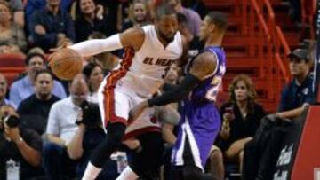 Dwyane Wade, defendido por Ben McLemore.