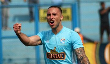 El argentino de Sporting Cristal brilló con Salas en Perú, al punto de anotar 40 goles en 42 partidos en la liga. Además, el ariete ya conoce el medio chileno, donde logró grandes campañas con la camiseta de Deportes Concepción y Unión Española. Este año solo ha jugado nueve partidos del torneo peruano producto de una grave lesión.