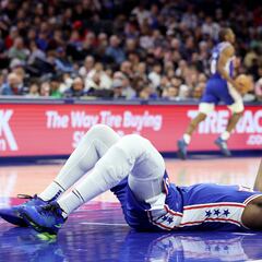 Embiid se hunde en el pozo