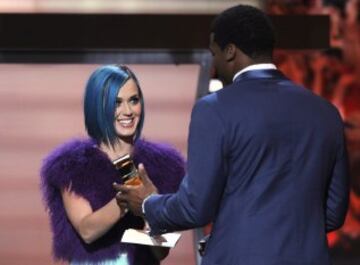 Estos números le valieron el reconocimiento como Mejor Rookie Ofensivo del año, premio que le fue entregado en febrero de 2012 por Katy Perry, quien actuó hace unos meses en el famoso show del descanso en la Super Bowl.