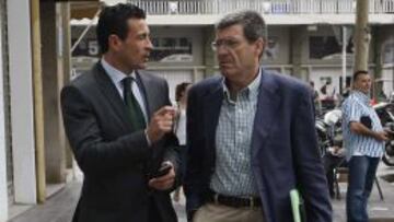 Amadeo Salvo, presidente del Valencia, con Aurelio Martínez, presidente de la Fundación.