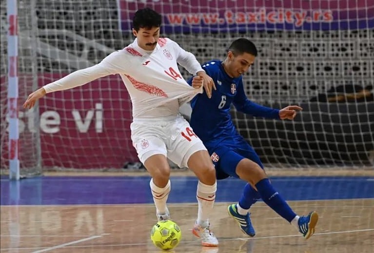 España supera a Serbia por partida doble antes de la Eurocopa