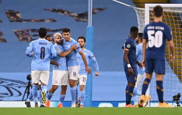 sergio Agüero celebró el primer gol que marcó de penalti.