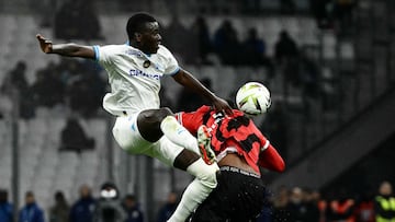 Marseille's Senegalese French midfielder #22 Pape Gueye (L) fights for the ball with Nice's Dutch midfielder #08 Pablo Rosario during the French L1 football match between Olympique de Marseille (OM) and OGC Nice at Stade Velodrome in Marseille, southern France on April 24, 2024. (Photo by CHRISTOPHE SIMON / AFP)