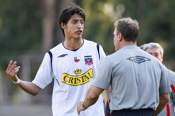 El boliviano recibe órdenes de Marcelo Barticciotto en la sexta fecha del Apertura 2009: contra Rangers de Talca.