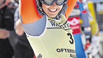 <b>OJOS EN EL PODIO. </b>Explota Rienda, una triunfadora con los ojos en el podio olímpico de Turín.