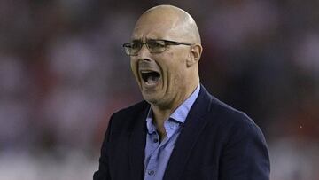 Arias da indicios de abandonar la lucha por ser DT de la U