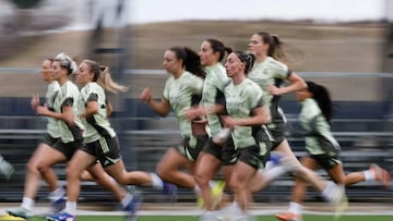 El grupo del Real Madrid realizando carrera continua.