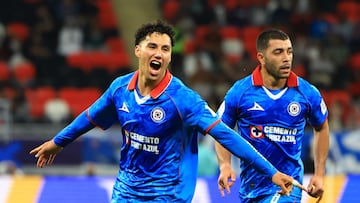 Soccer Football - FIFA Intercontinental Cup - Derby of the Americas - Cruz Azul v Flamengo - Ahmad Bin Ali Stadium, Al-Rayyan, Qatar - December 10, 2025 Cruz Azul's Jorge Sanchez celebrates scoring their first goal with Cruz Azul's Erik Lira REUTERS/Thaier Al-Sudani