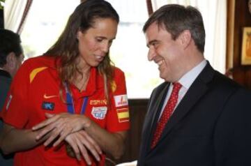 Miguel Cardenal junto a Amaya Valdemoro.