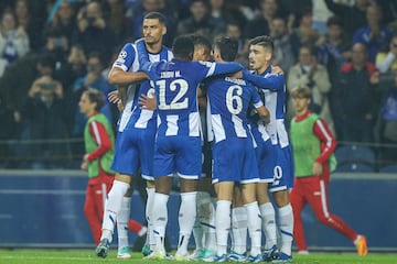 El equipo de Oporto, Portugal, cotiza en la bolsa de Lisboa. El club luso más laureado utiliza los beneficios para financiarse. No es el único equipo de su país en el parqué. 