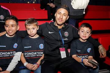 Christmas cheer | Neymar and his PSG teammates visited the children's hospital Necker in Paris on 20 December.