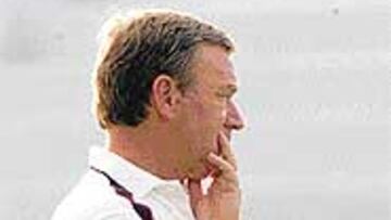 <B>PRUEBAS</B>. Javier Clemente aprovecha cada sesión, como la de ayer, para buscar diferentes sistemas.