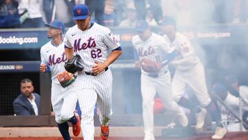 New York (United States), 09/10/2024.- The Mets, including Jose Quintana (2-L), take the field