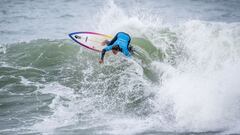 ERICEIRA, PORTUGAL - OCTOBER 9 : Ariane Ochoa of Euskadi surfing in Quarterfinals at the Meo Vissla Ericeira Pro on October 9, 2021 in Ericeira, Portugal. (Photo by Damien Poullenot/World Surf League)