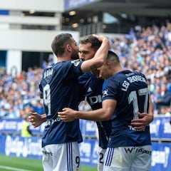 Calvo mantiene de cabeza la sensacional racha del Oviedo